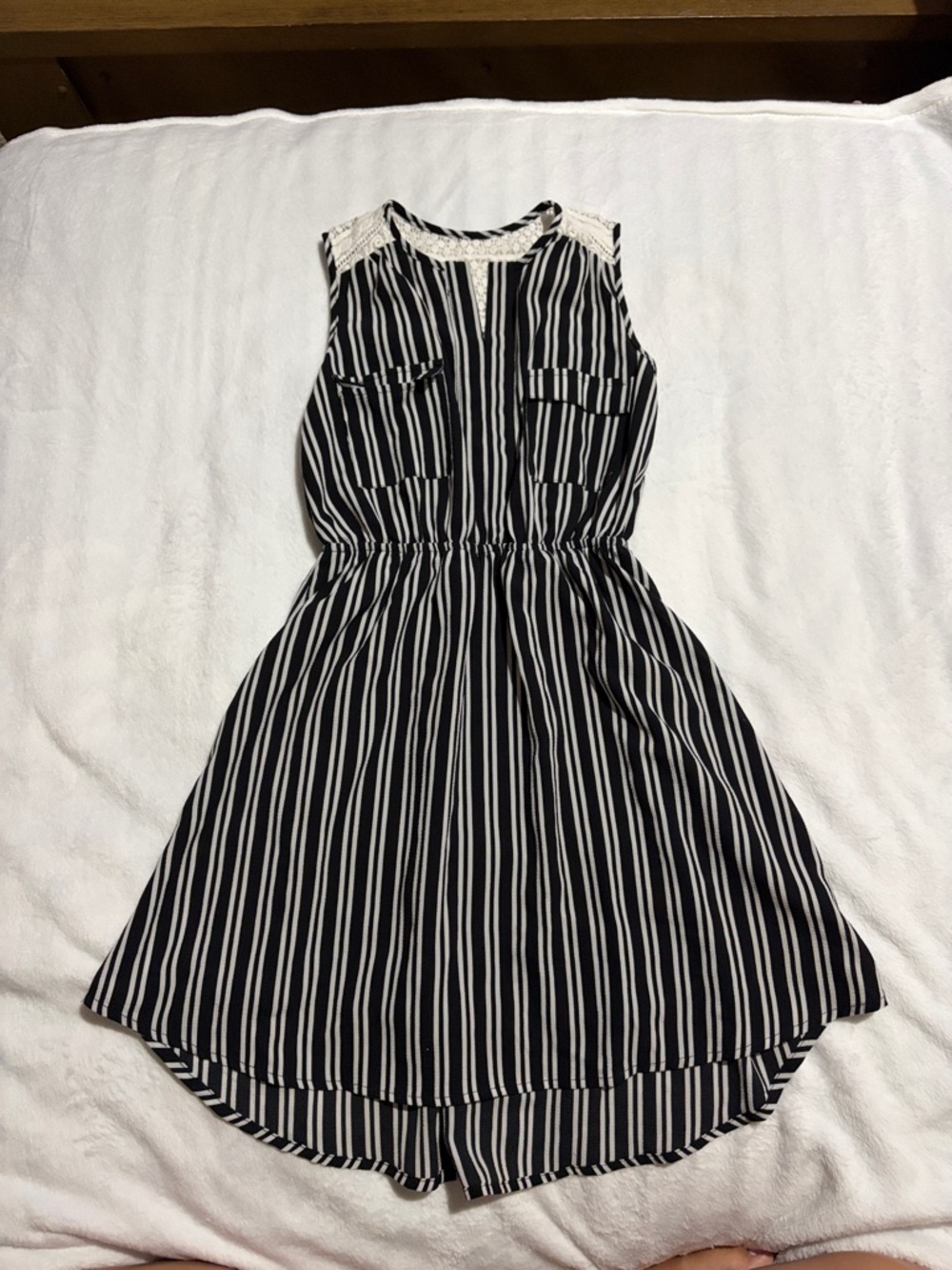 Girls Striped Sleeveless Black & White Casual Dress